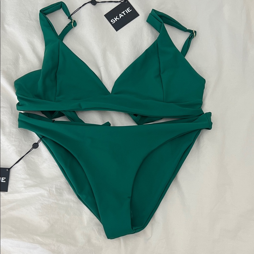 Skatie Deep Green Two-Piece Bikini Set
